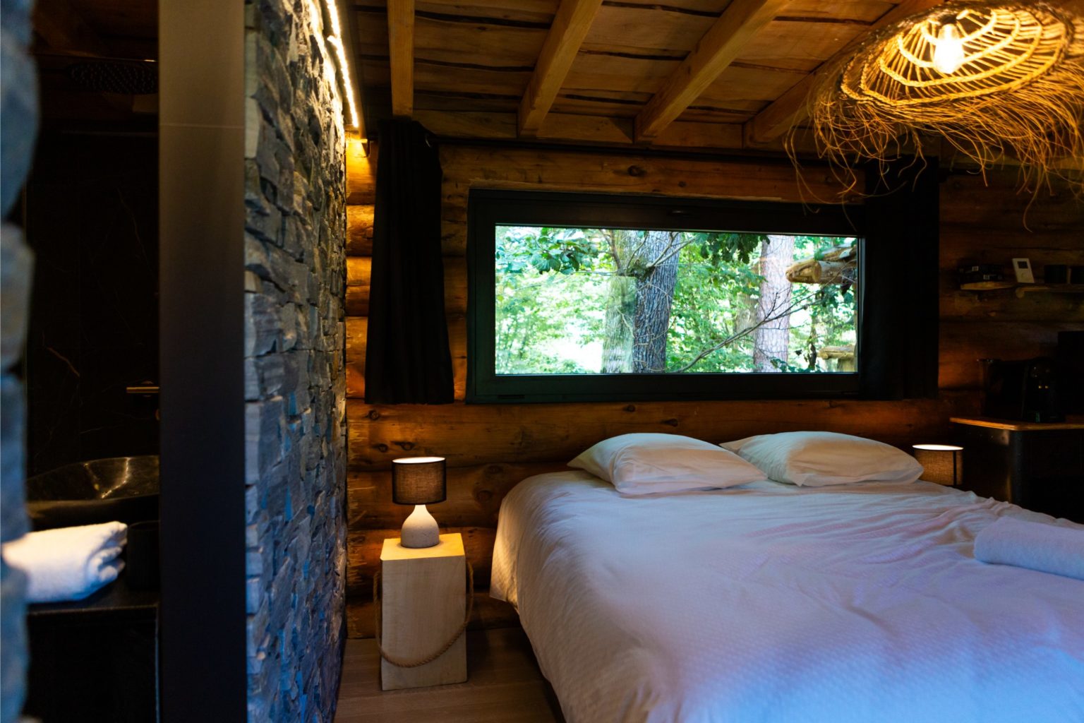 gites-insolites-hd-cabane-etang-14-photo-carine-domaine-de-la-forestiere-gite-alsace