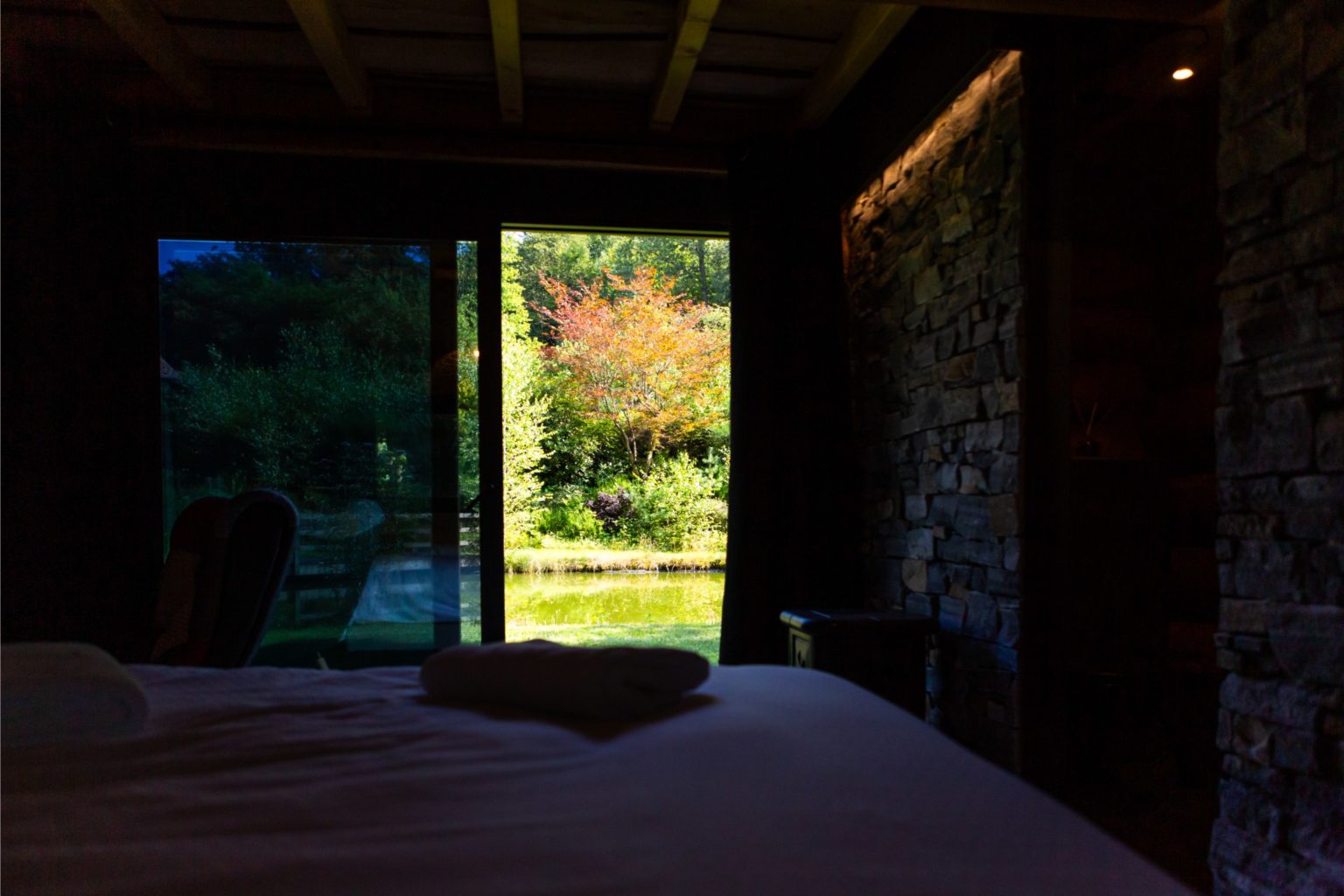 gites-insolites-hd-cabane-etang-21-photo-carine-domaine-de-la-forestiere-gite-alsace